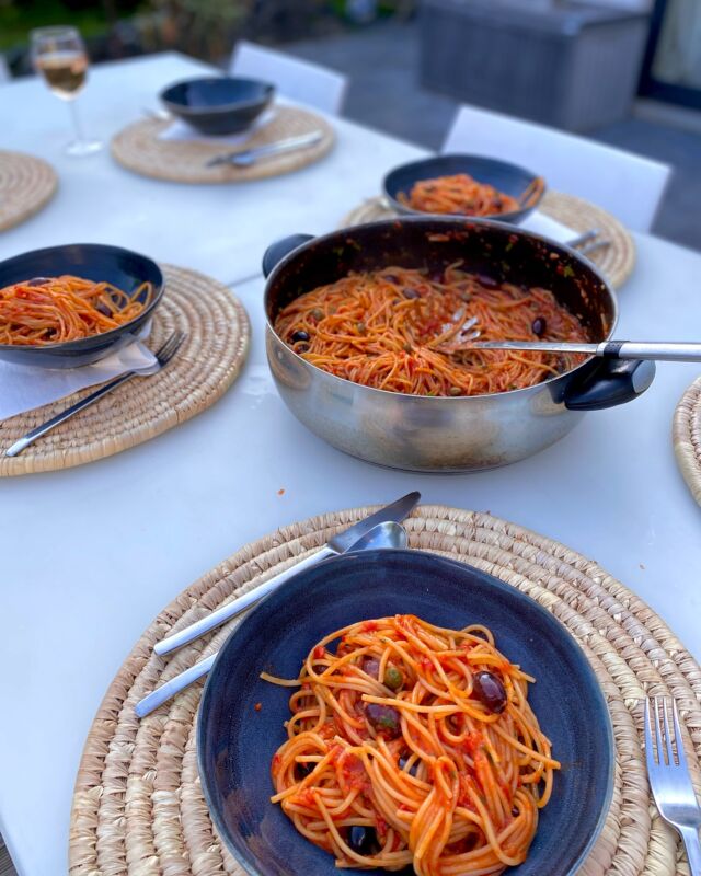 Spaghettis alla puttanesca (piment, câpres, anchois, tomates, olives) 🫒🌶️🍅 #homemadefood #waterloo #spaghetti